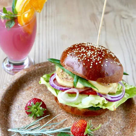 Greta Oda ve Kahvaltı Świerzawa